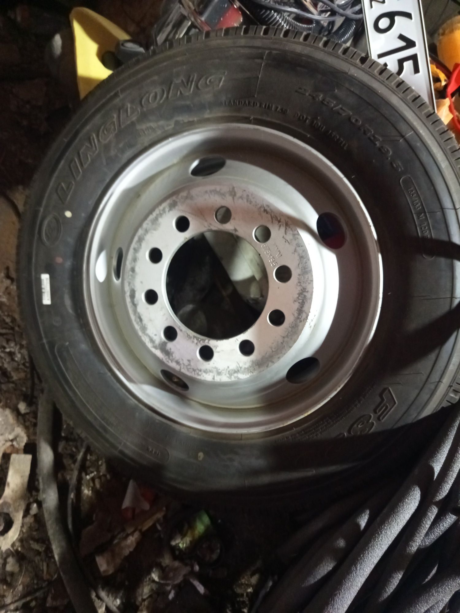 Продам новые шины с дисками 245/70. 19.5