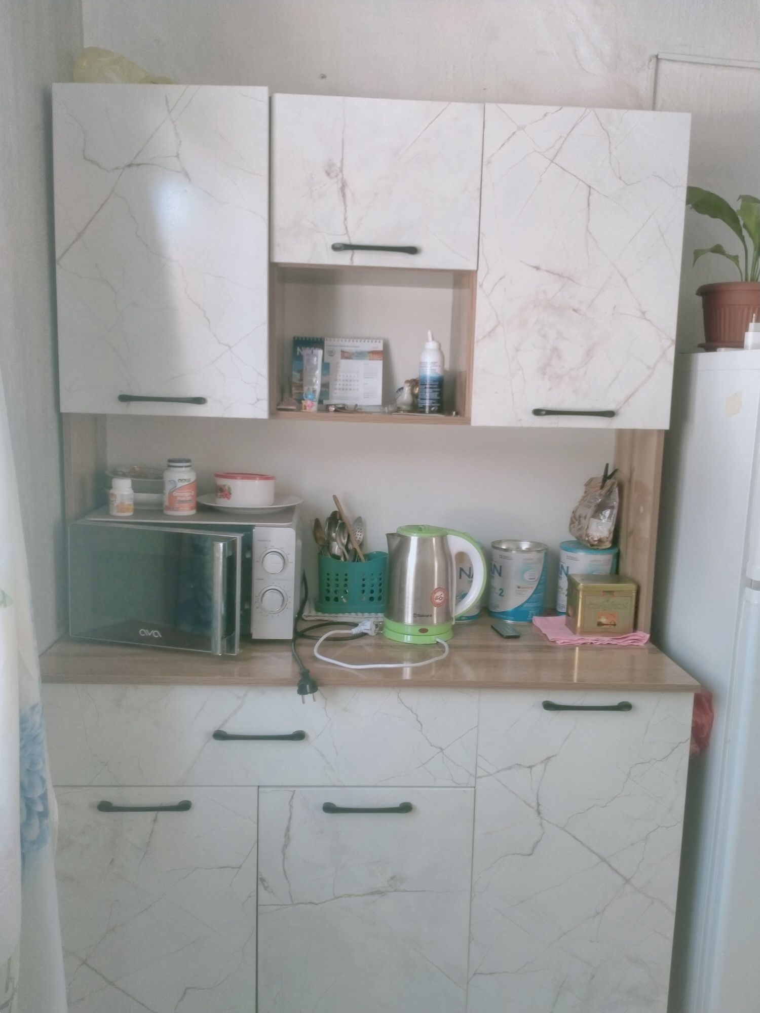 Продам шкаф кухонный. Новый с связи с переездом срочно.