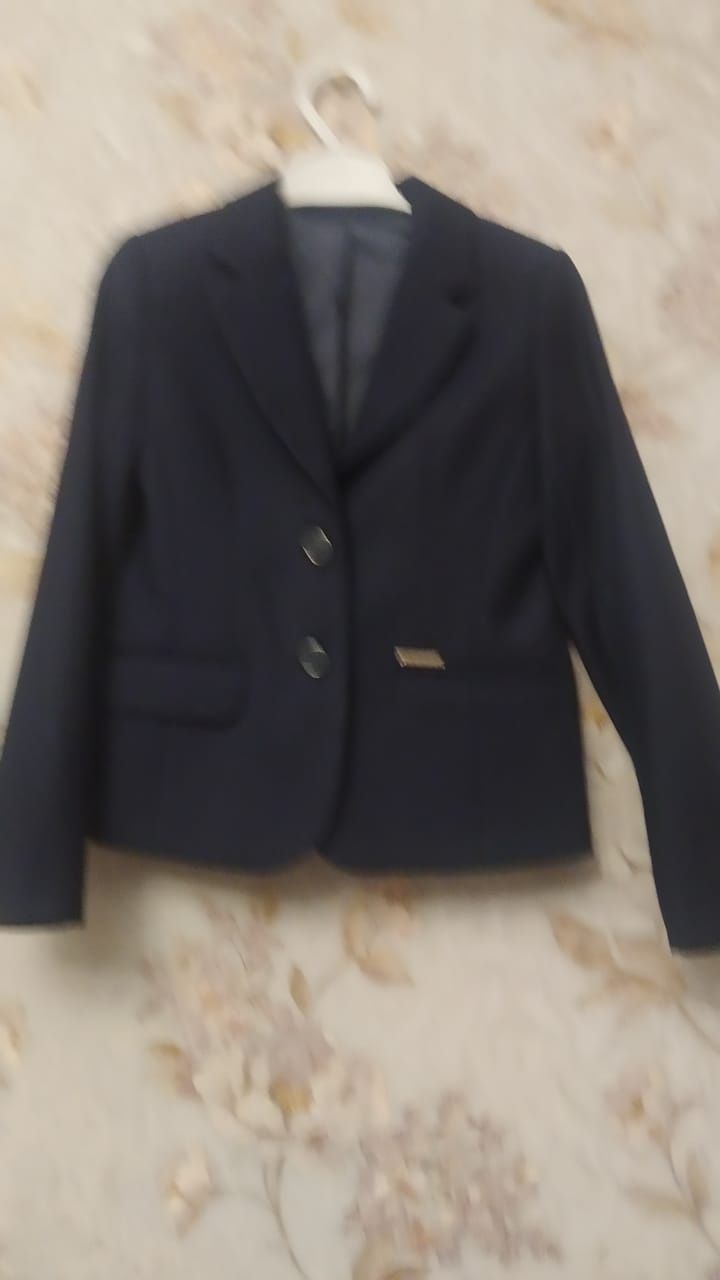 Продам школьные пиджаки и сарафаны