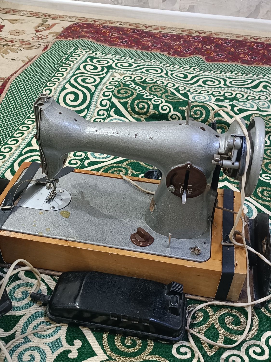 Швейная машина электрическая