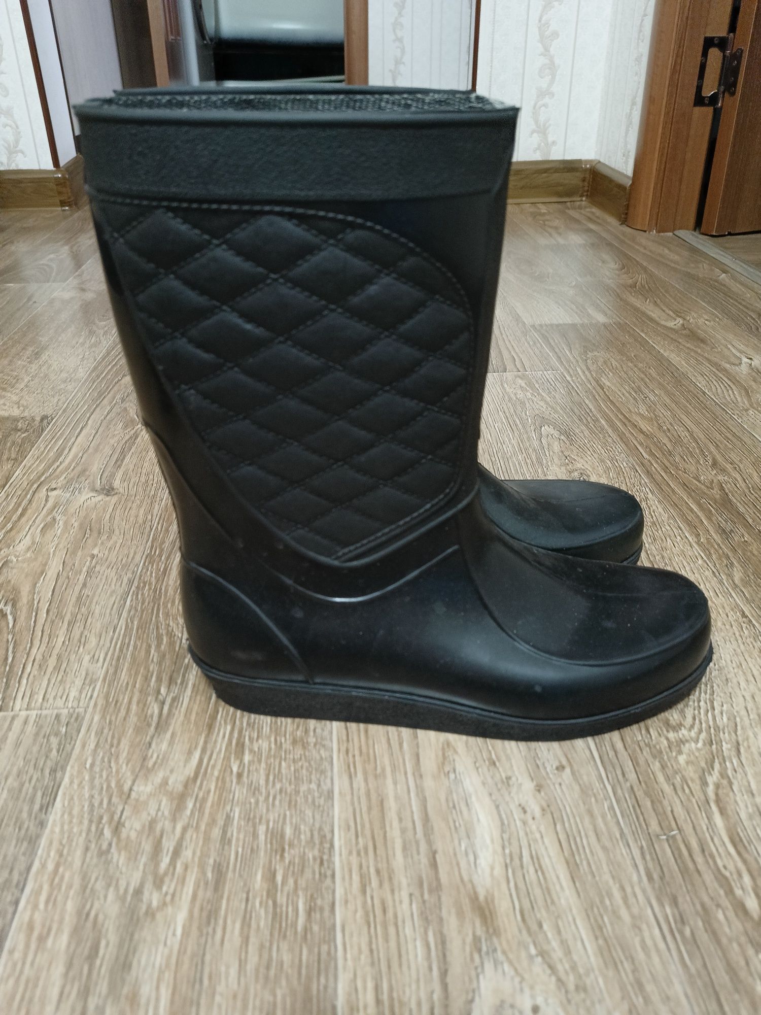 Продам резиновые сапоги,размер 39