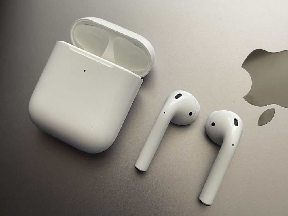 Продам наушники AirPods 2-го поколения (A2031) оригинал