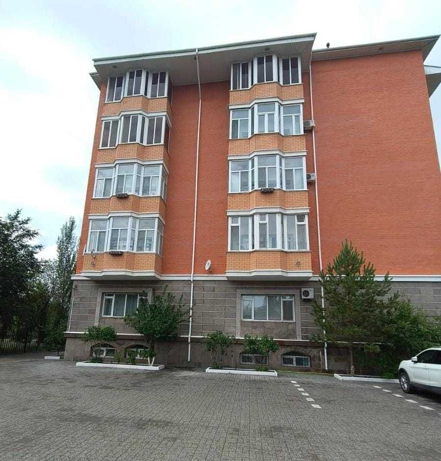 Продаётся цокольный этаж в элитном доме