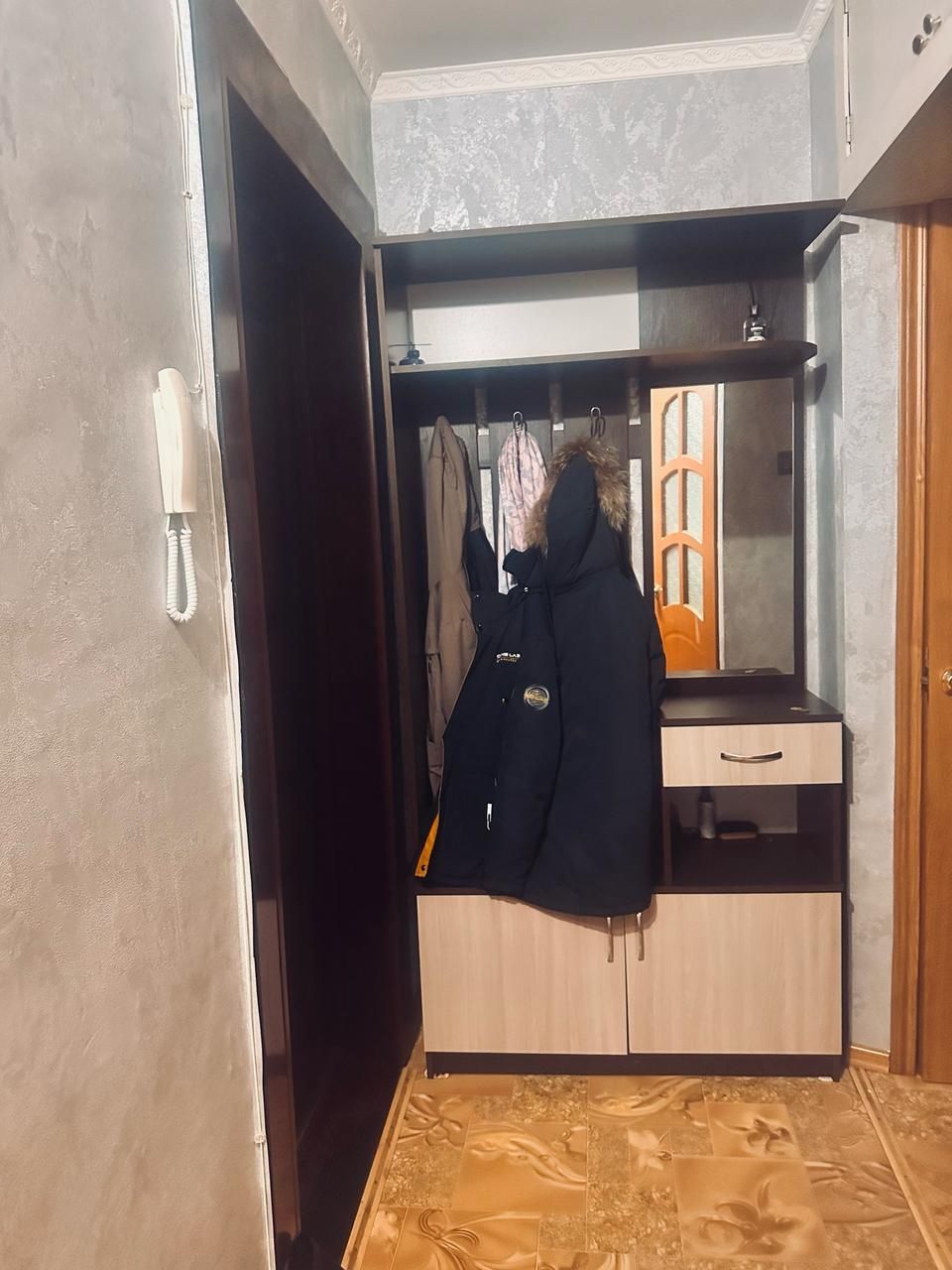Продам 2комн с ремонтом на среднем этаже