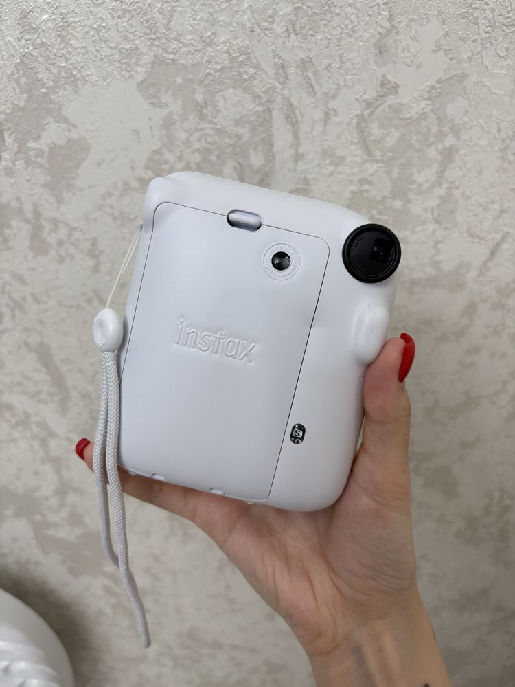 Продаю фотоаппарат Fujifilm Instax Mini 12 (белый)