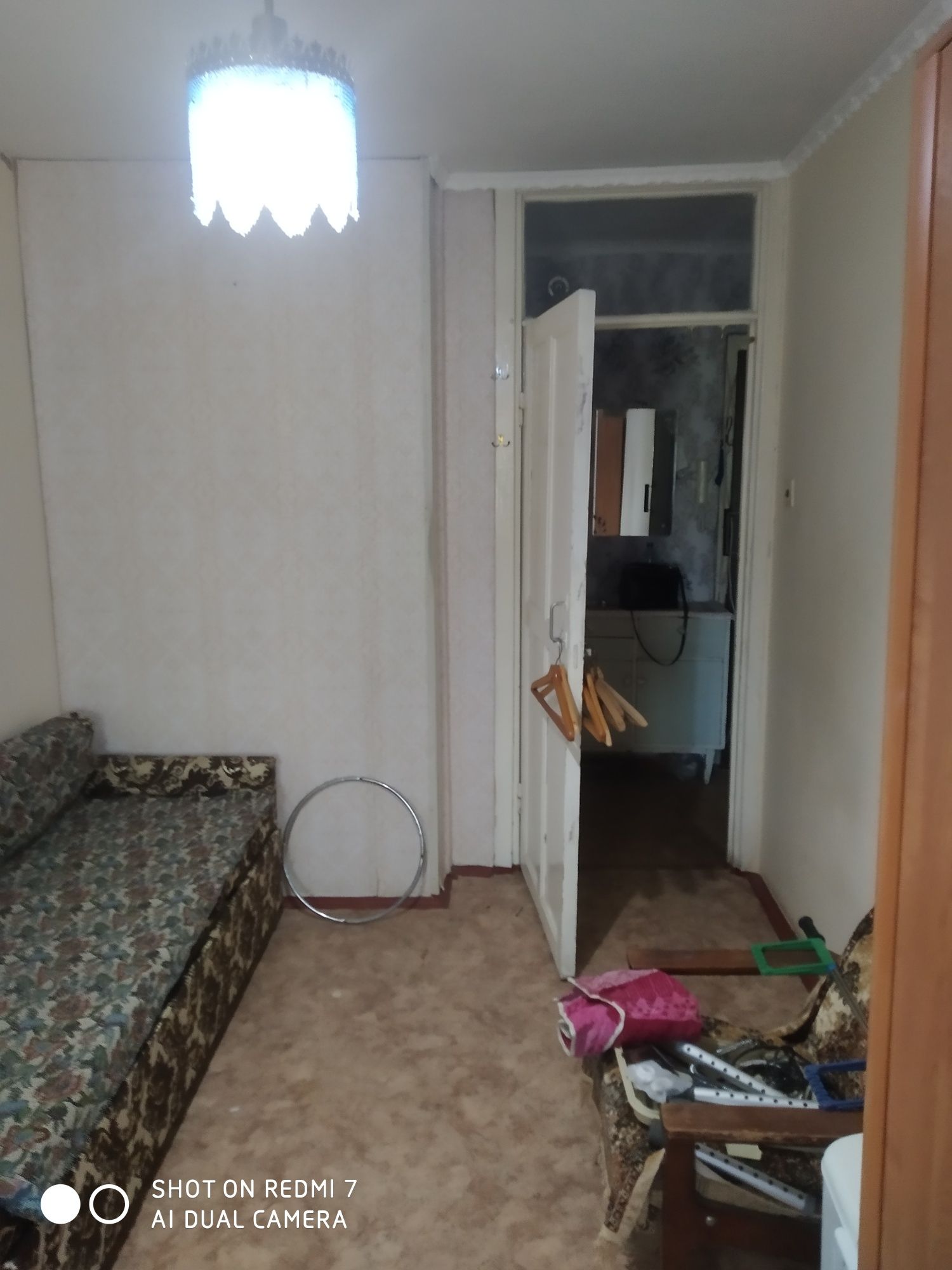 Продам 2х комнатную по Абая 42