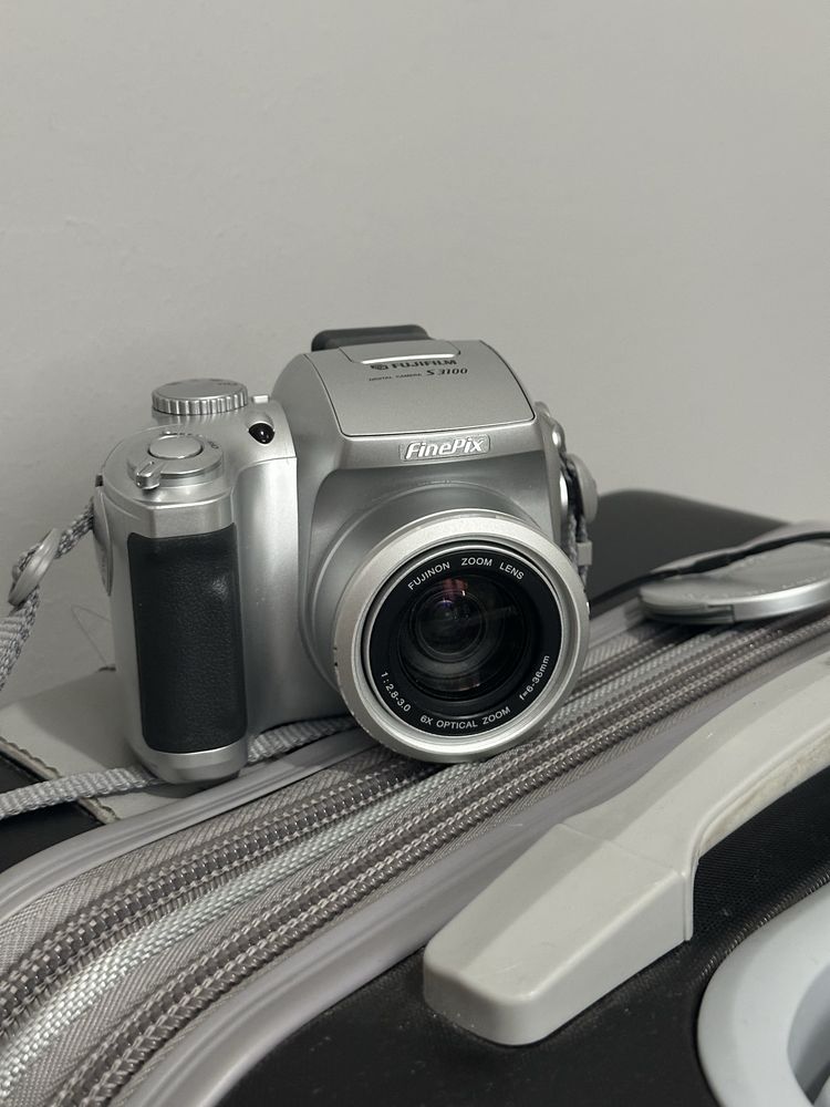 Продам нерабочий фотоаппарат FujiFilm