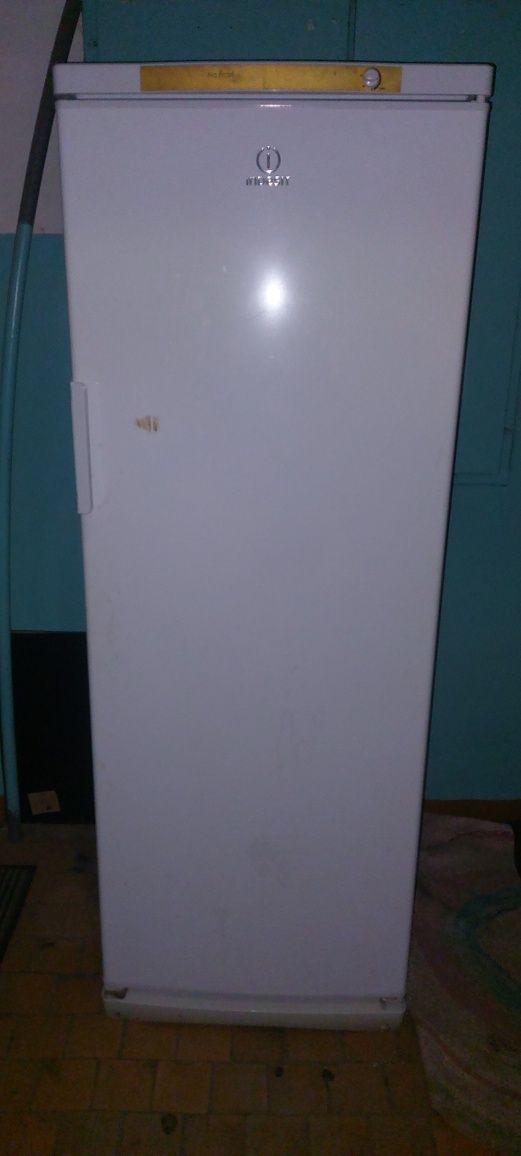 Продам морозильник