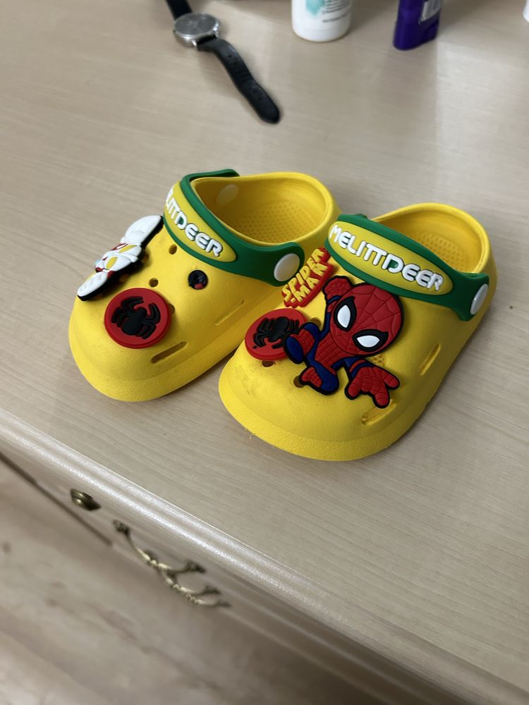 Продам детский крокссы