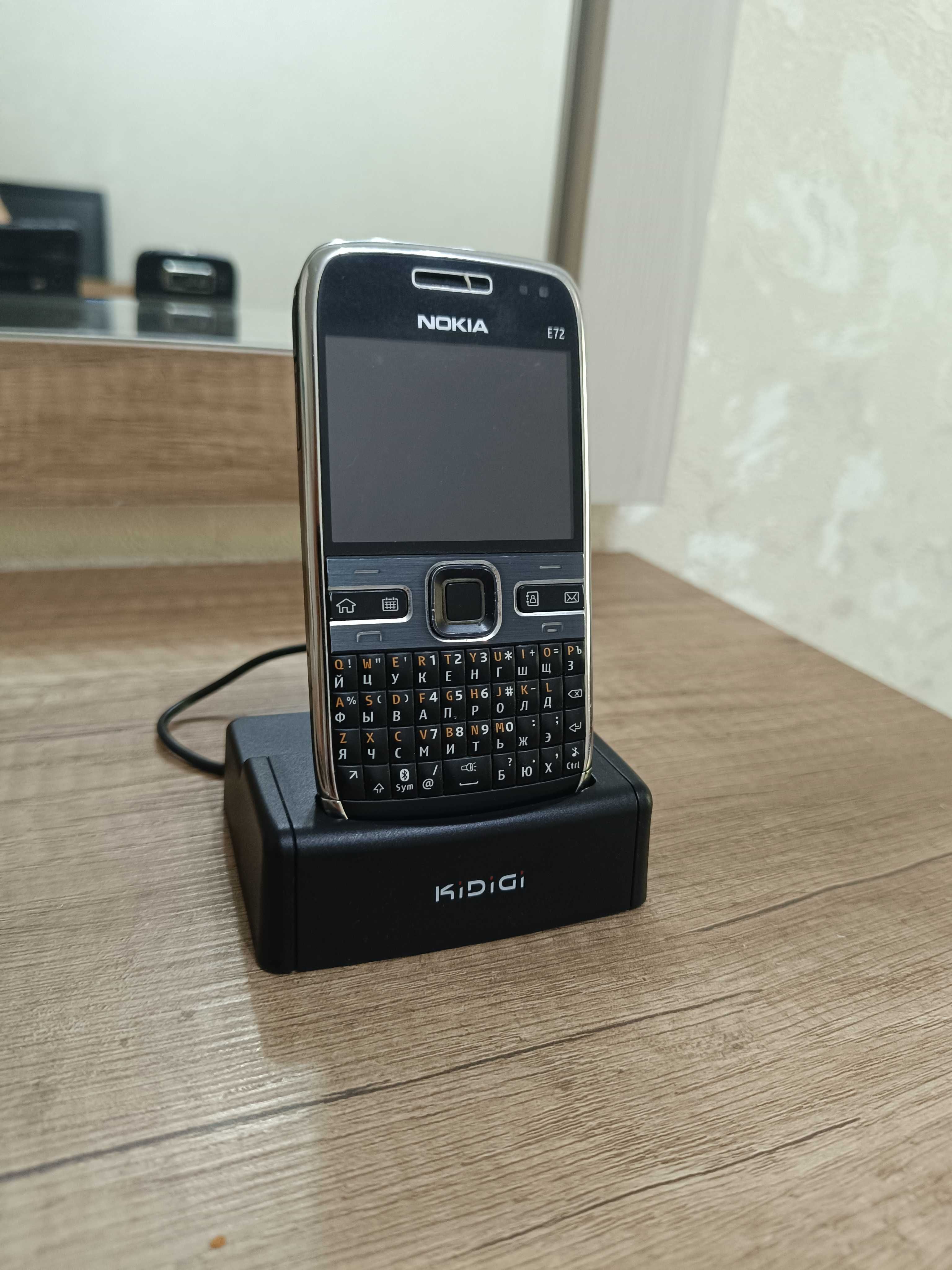 Nokia E72 с Док Станцией Original