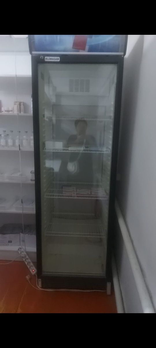 Холодильник рабочий  в магазин ветринный