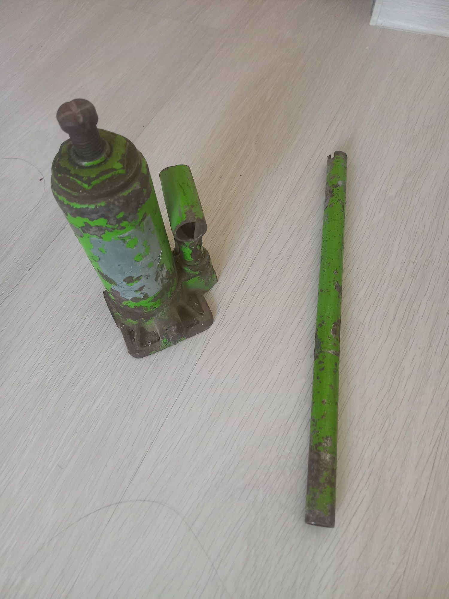 Домкрат для машины
