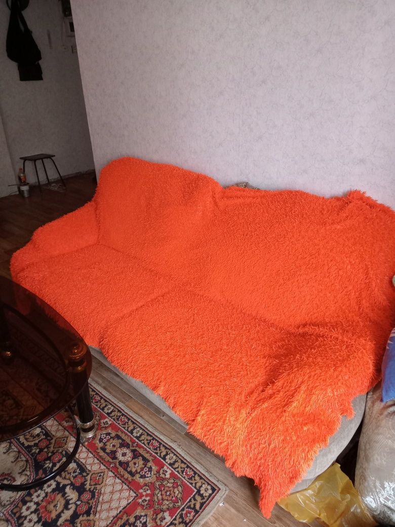 Продам диван мягкий расскладной и вешалки напольные