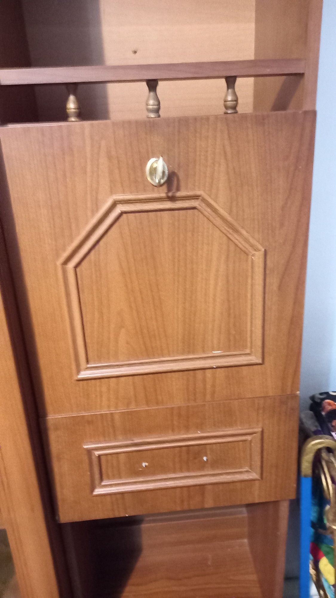 Продам шкаф горку для гостиной
