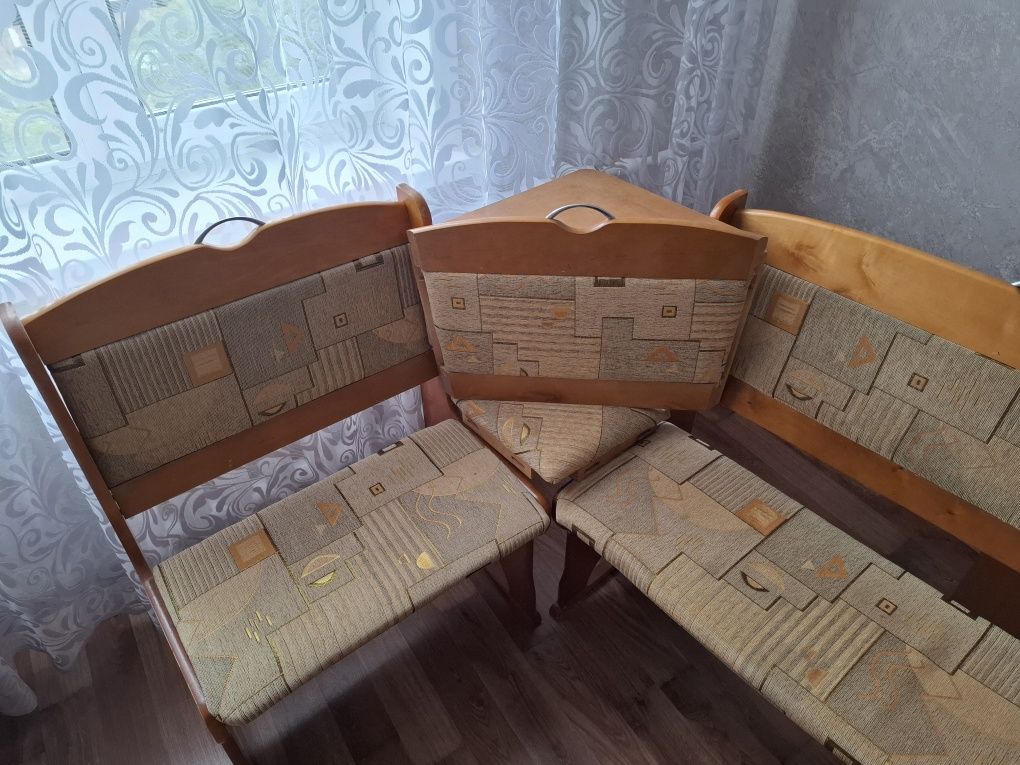 Продам кухонный диванчик угловой б/у