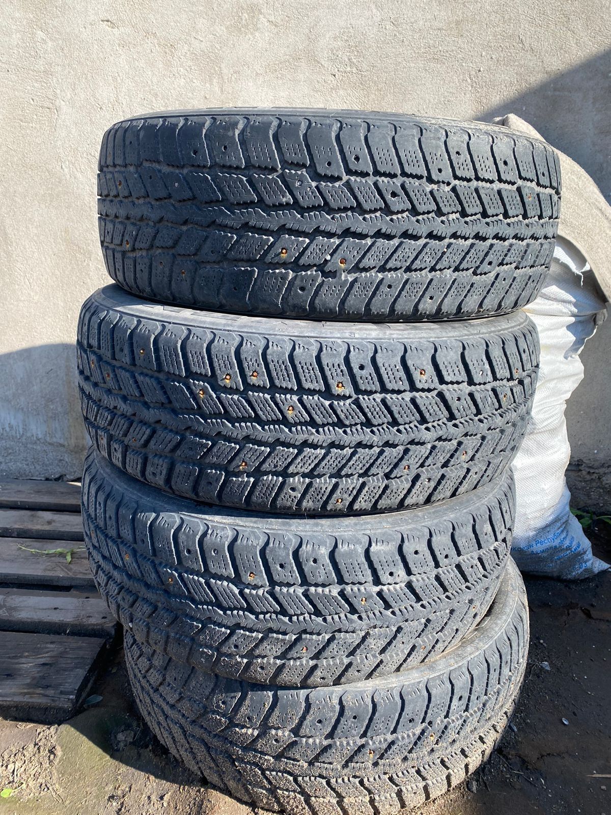 Продаю  автошины на мерседес R 16