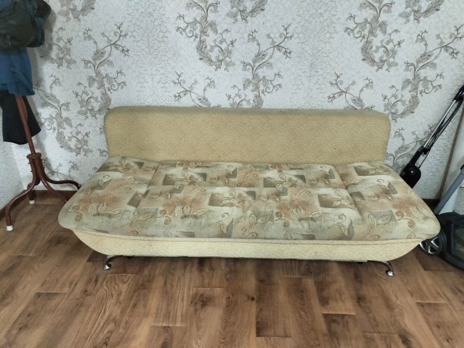 Продам б/у диван в хорошем состоянии