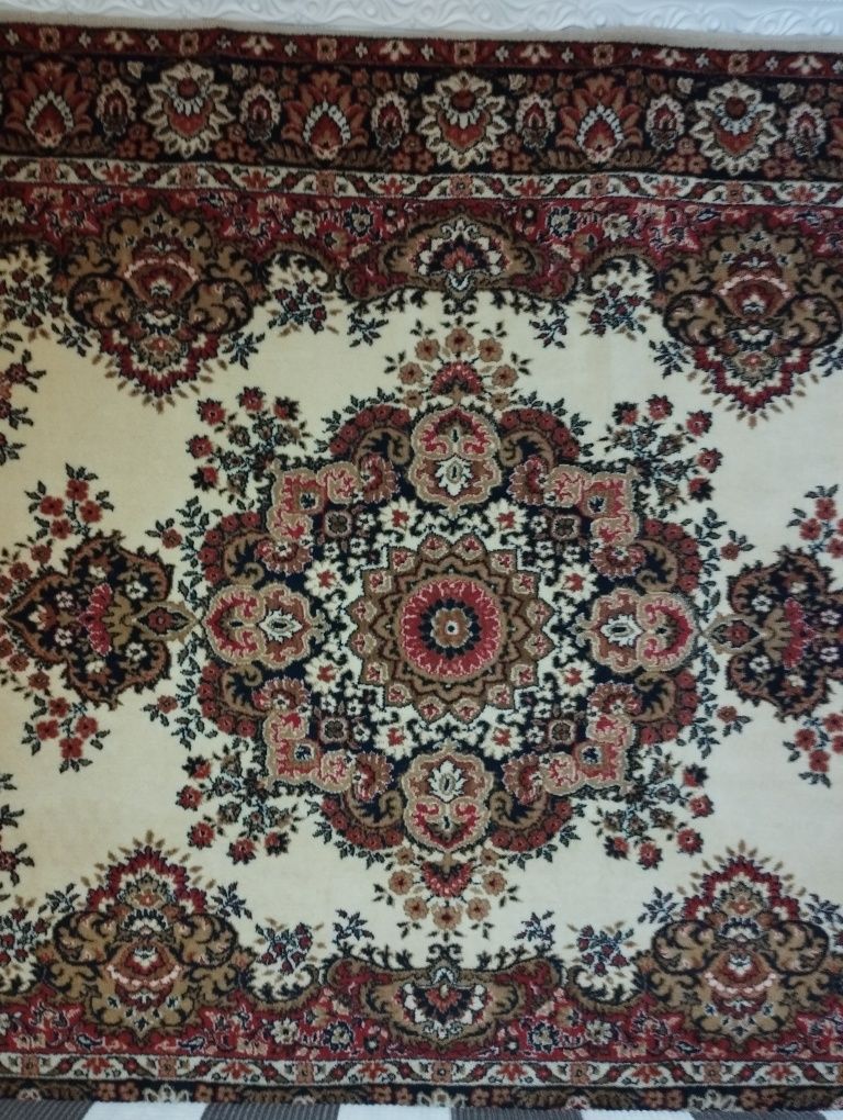 Продам натуральный ковер,очень красивый.