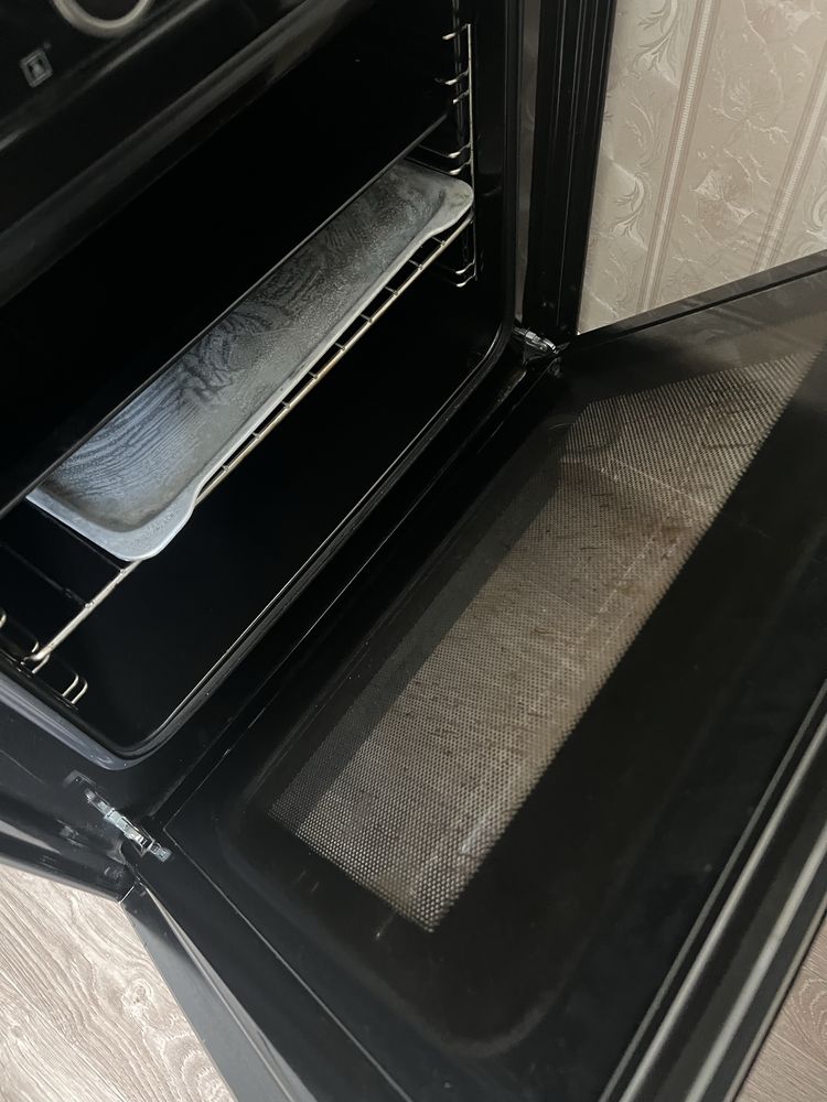 Продам кухонную плиту электрическую .