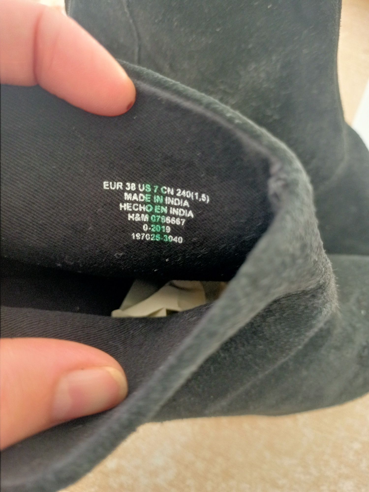 Продам замшевые женские сапоги H&M
