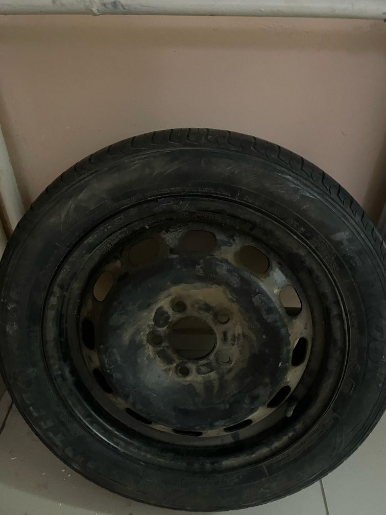 Продам диски с шинами+запаска в подарок , размеры 205/65R15