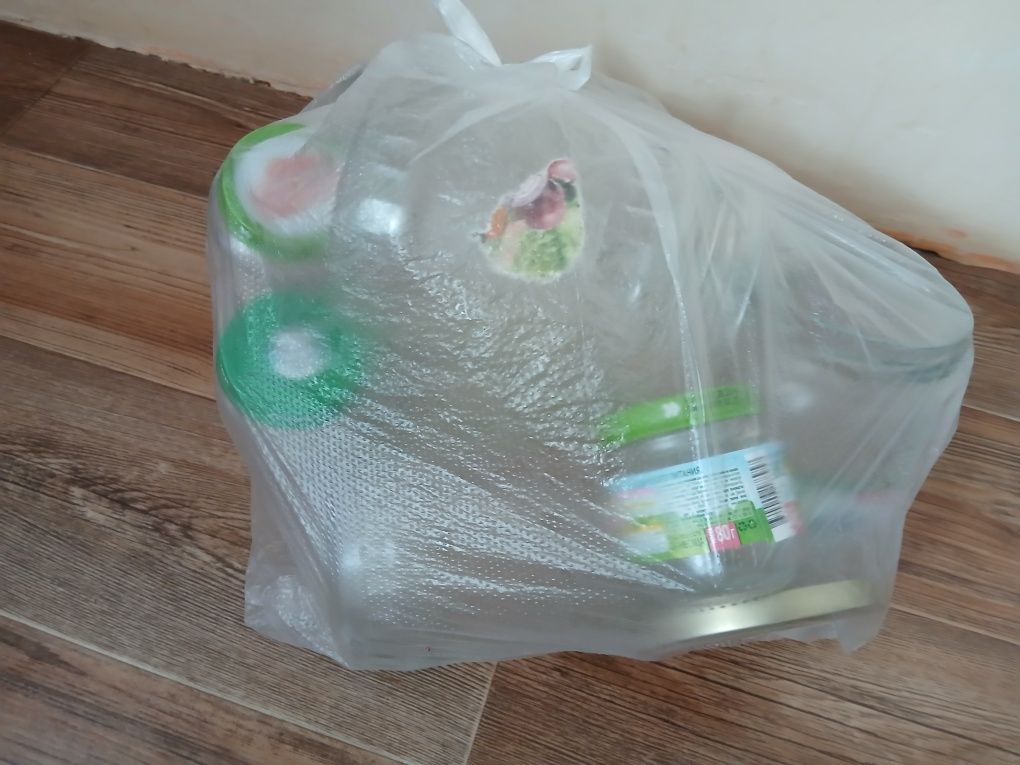 Продаются баночки  на фото