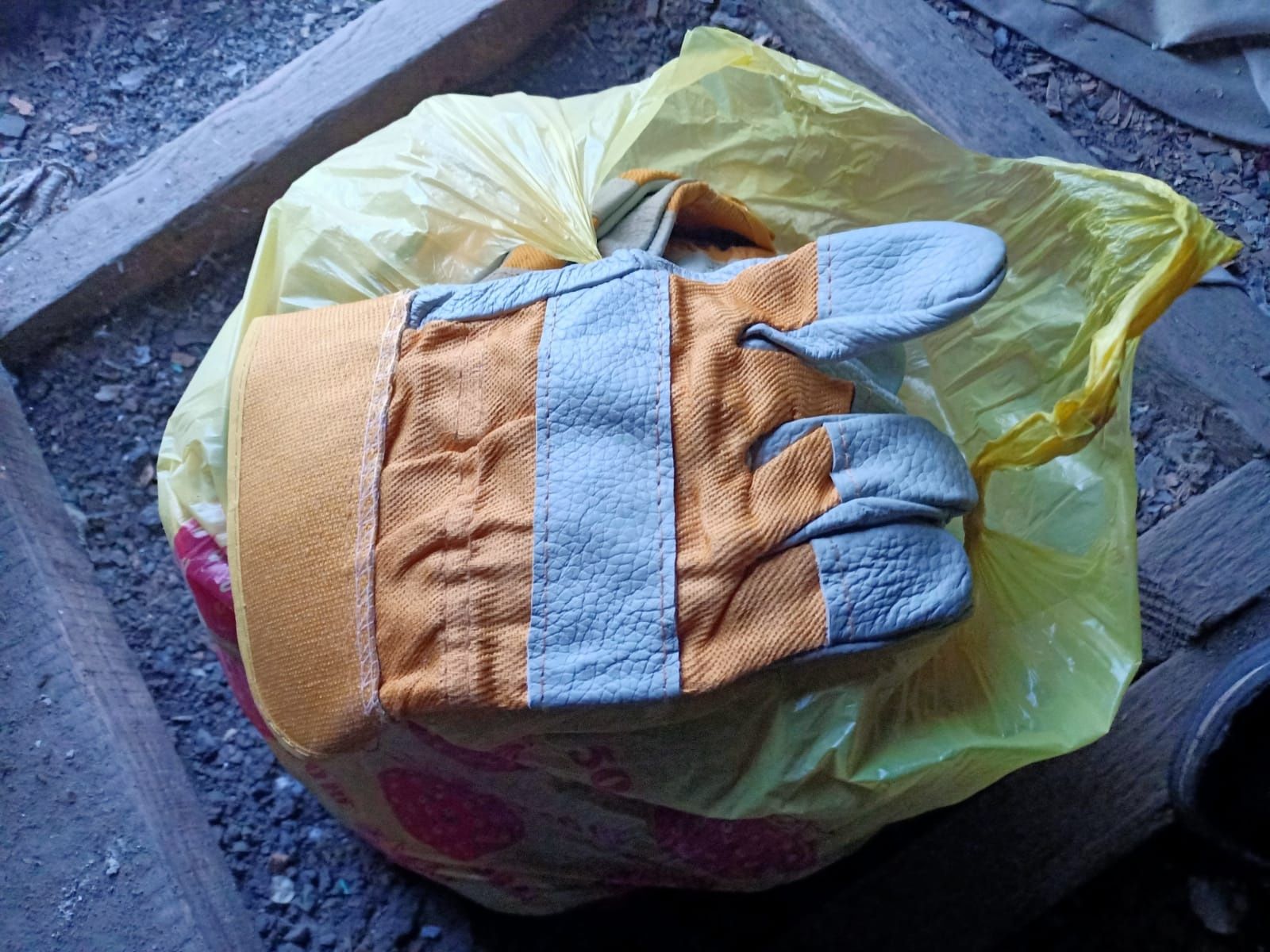 Продам перчатки летние