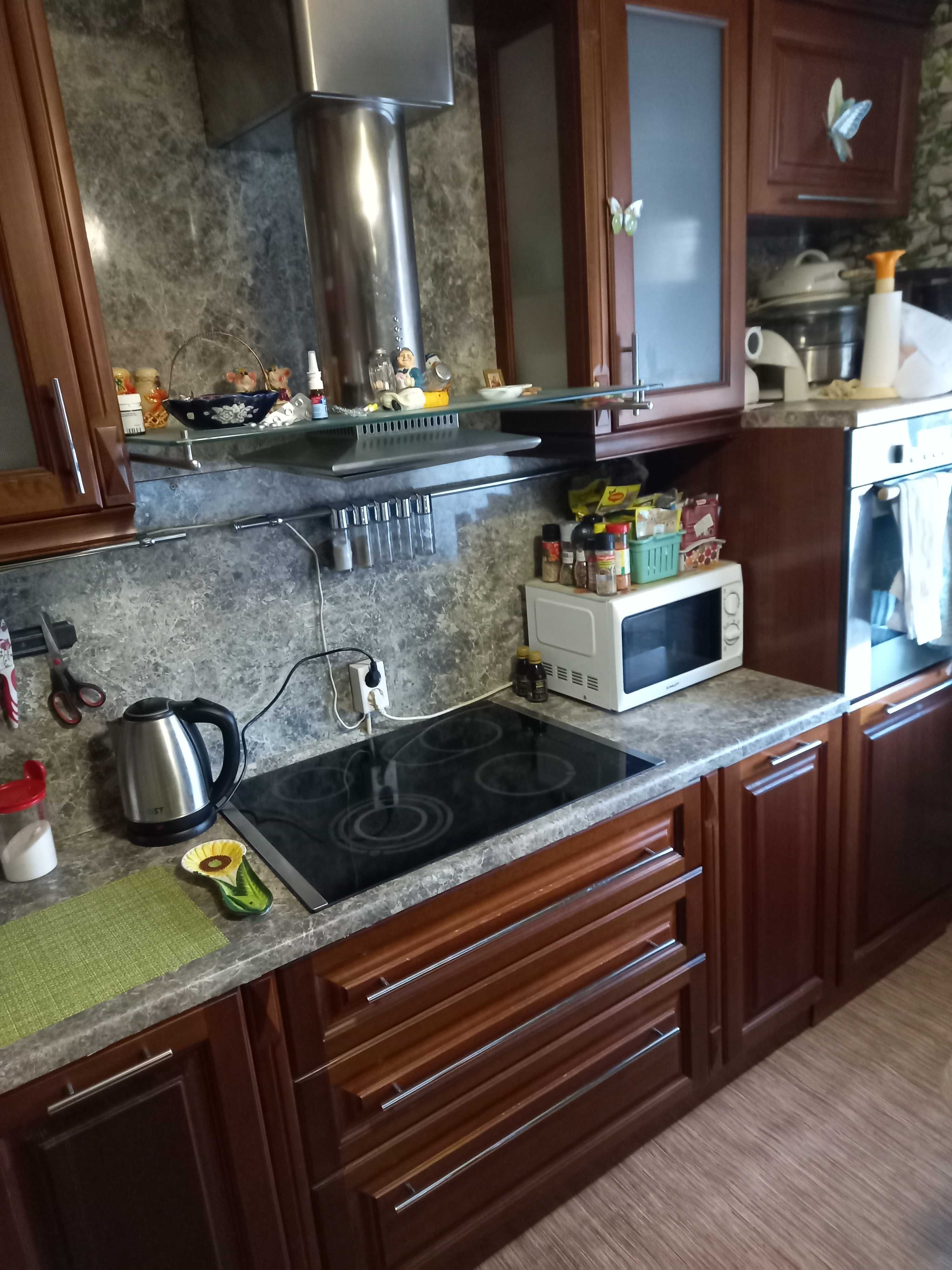 Продам 2 комнутую квартиру, 3 этаж, без долгов, кондиционер, титан