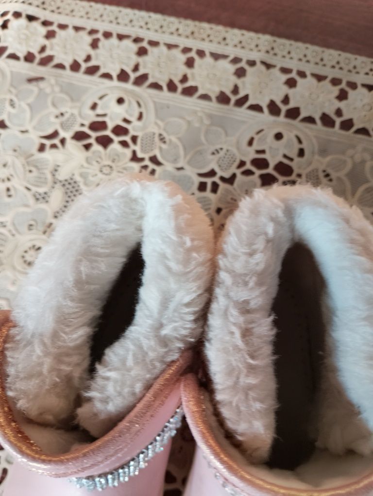 Продам сапожки зимние