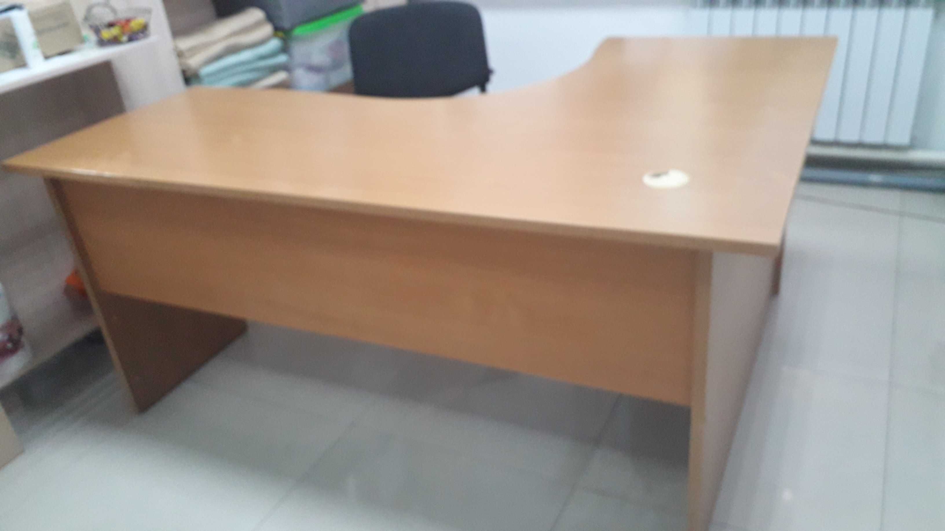 Продам угловой стол б/у не дорого