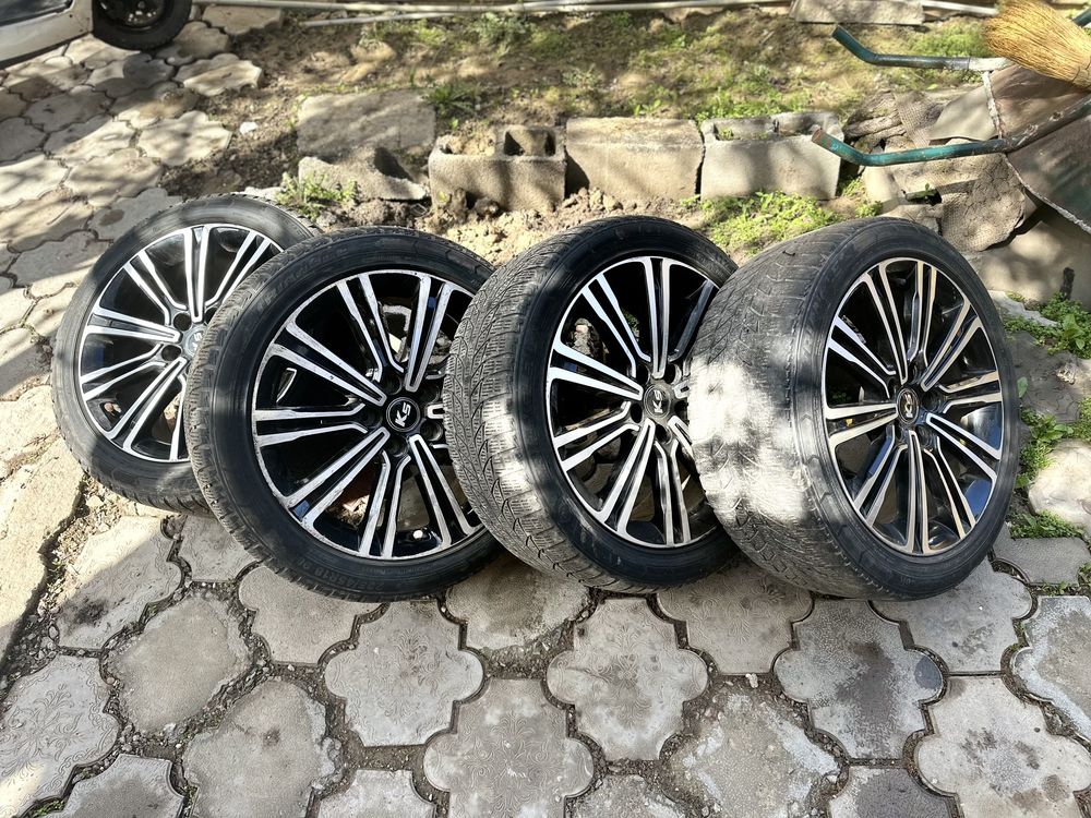 Корейские диски Срочно продам шины с дисками комплекти