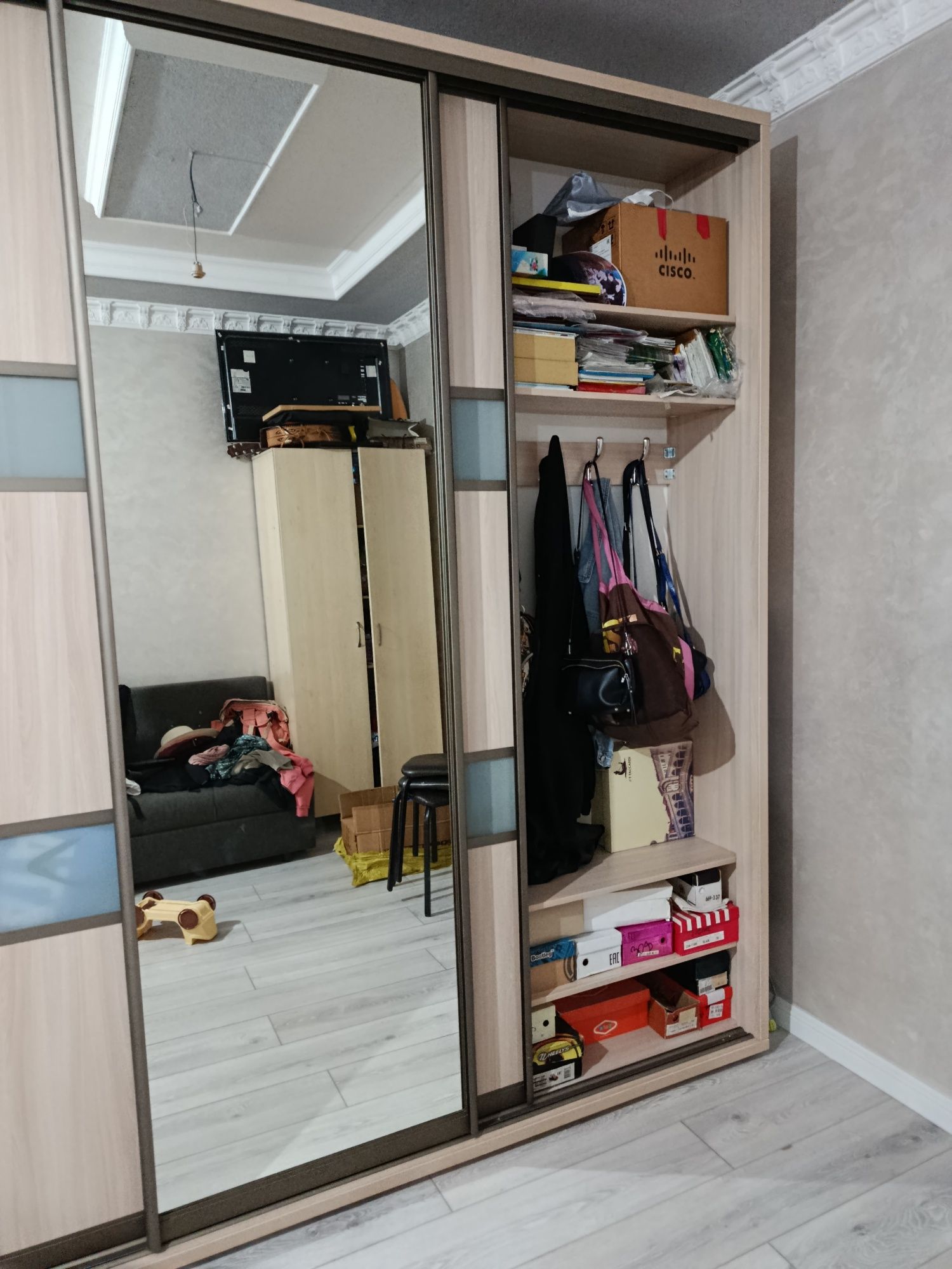 Продается шкаф / шифоньер / гардеробная
