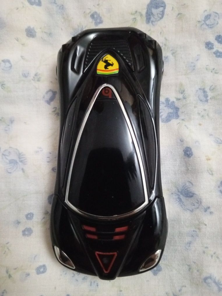 Продам телефон Ferrari.