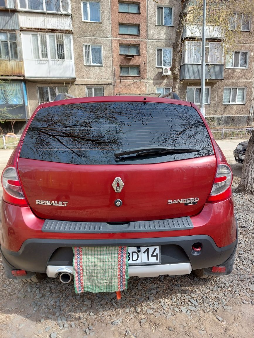 Рено сандеро продам
