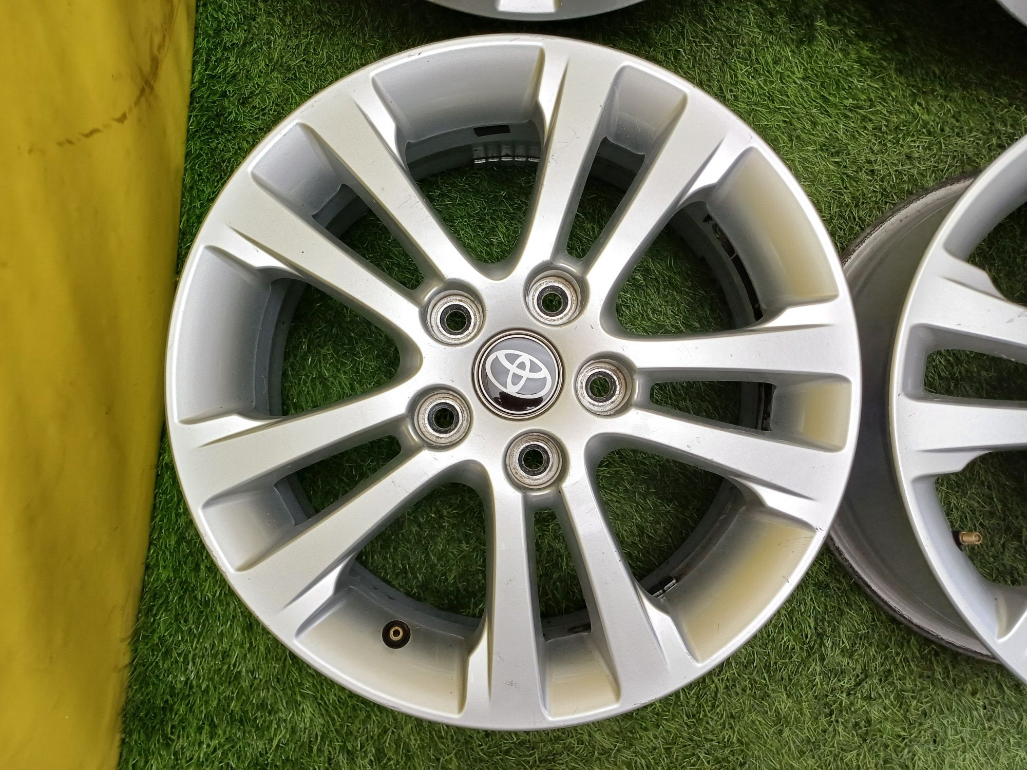 Диски R16 5×114.3 на Toyota и другие.
