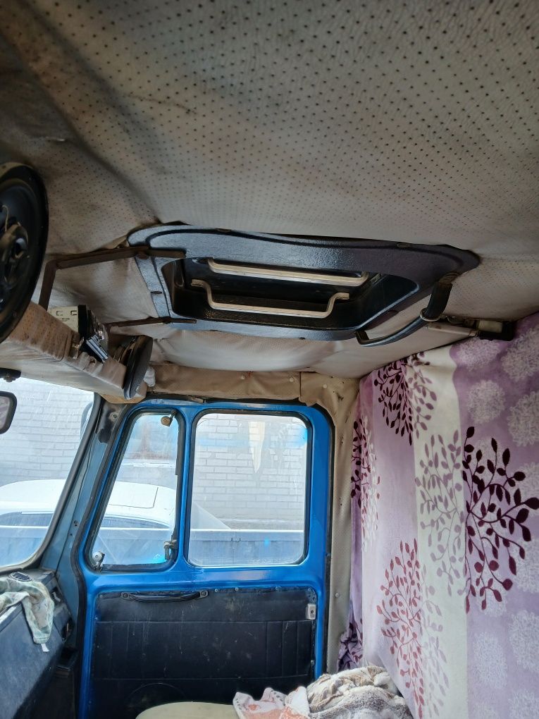 ЗИЛ 4331 в отличном состояний. Стоит от Маза коробка и мотор 505ая.