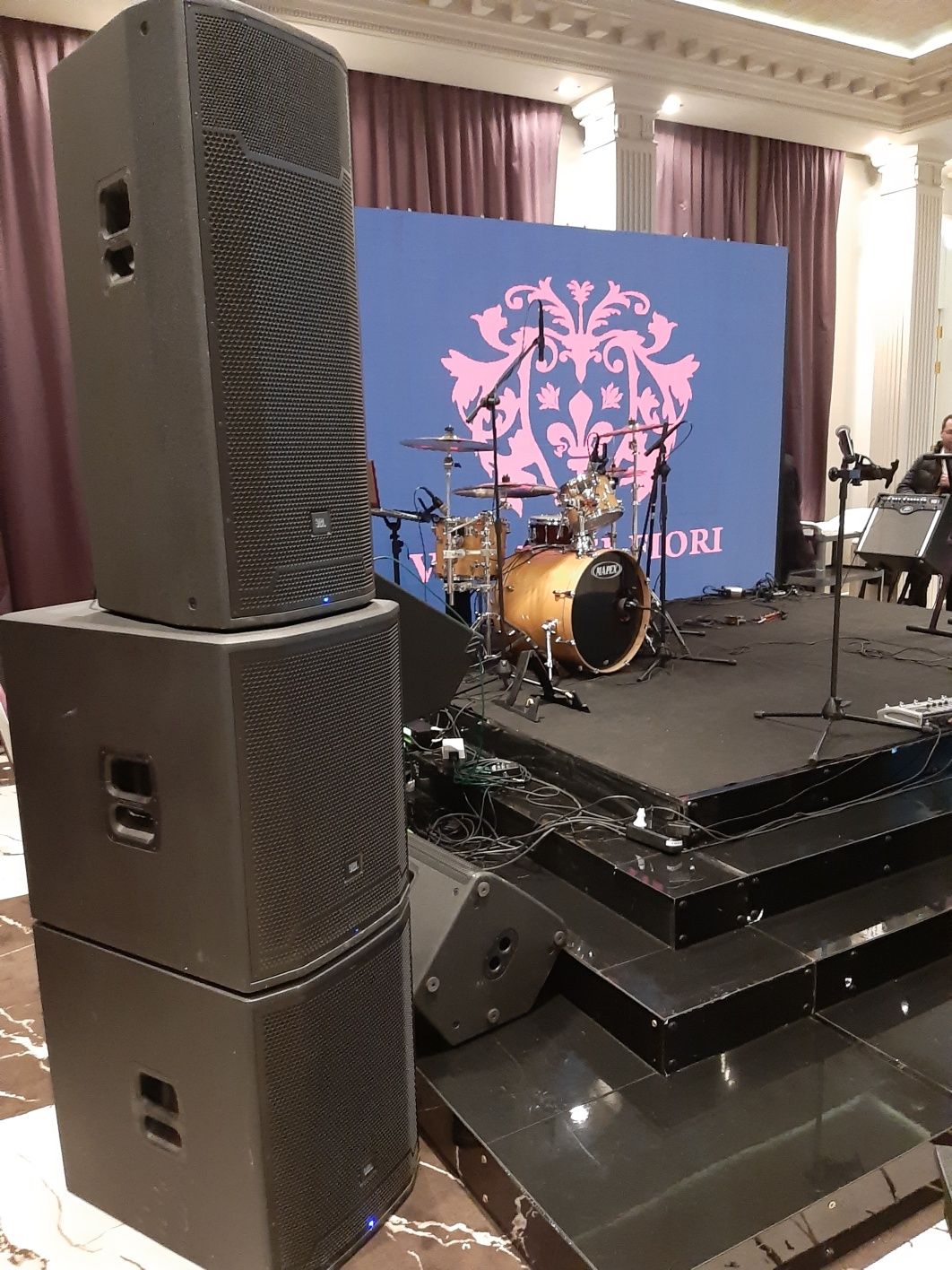 Продам. JBL PRX 700