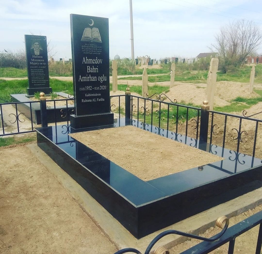 Памятники, көк тас, оградалар ең төмен бағамен.