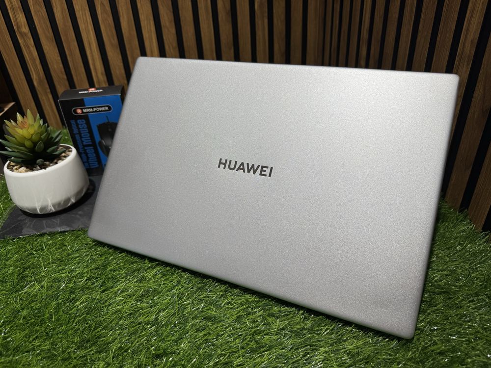Мощный Ноутбук Huawei MateBook D15 Core i5/Iris Xe Graphics/8GB/SSD512