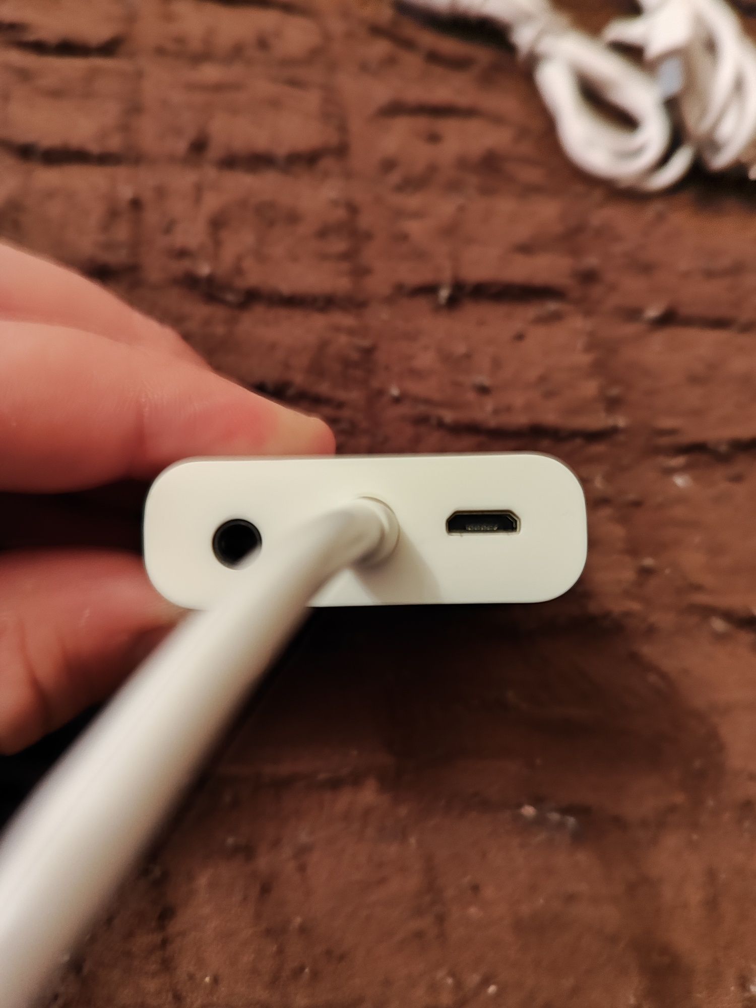 Переходник HDMI на VGA с дополнительным питанием и аудиовыходом.