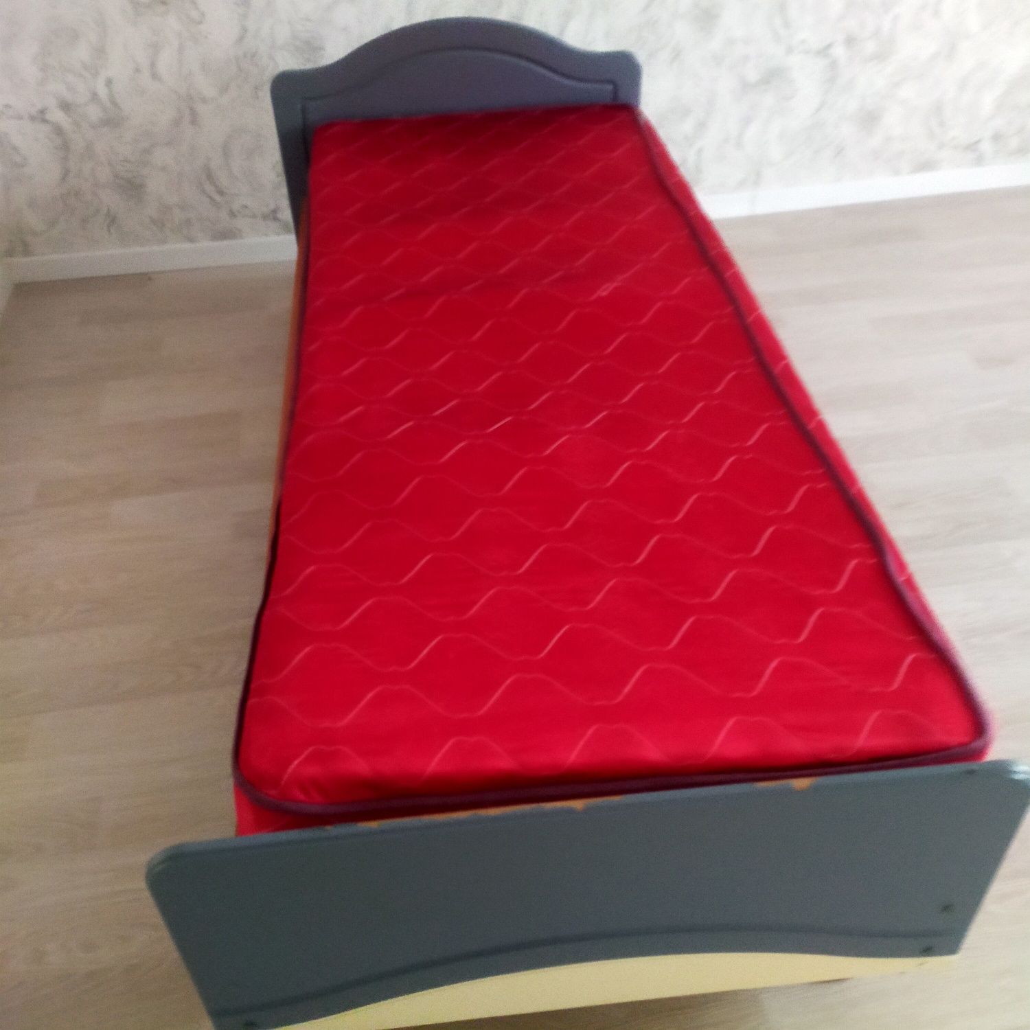 Төсек сатылады бір адамдық