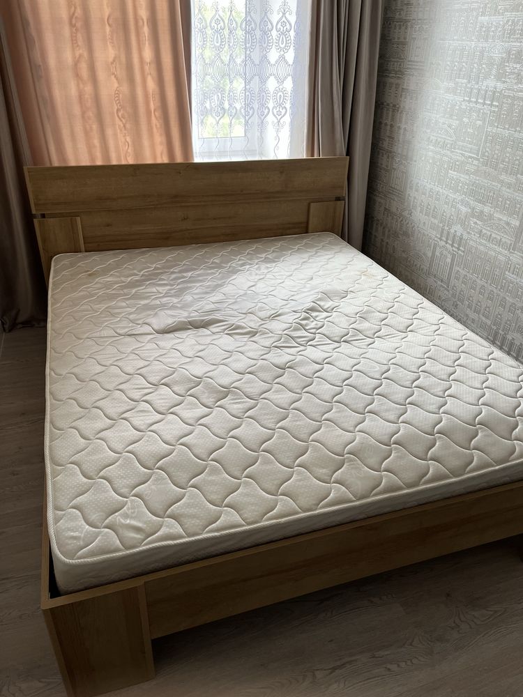 Продам кровать двухспальную