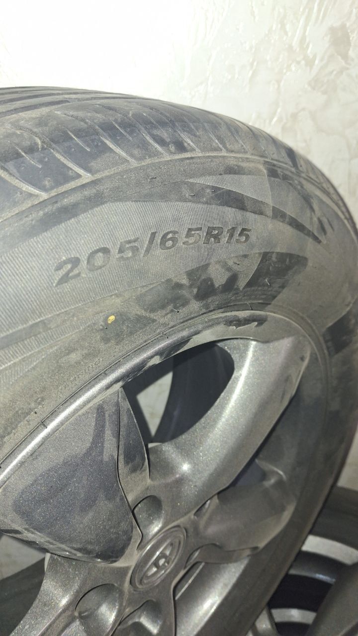 Диски с новой резиной 205/65/R15