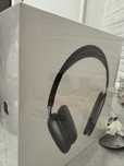 Airpods Max черного цвета