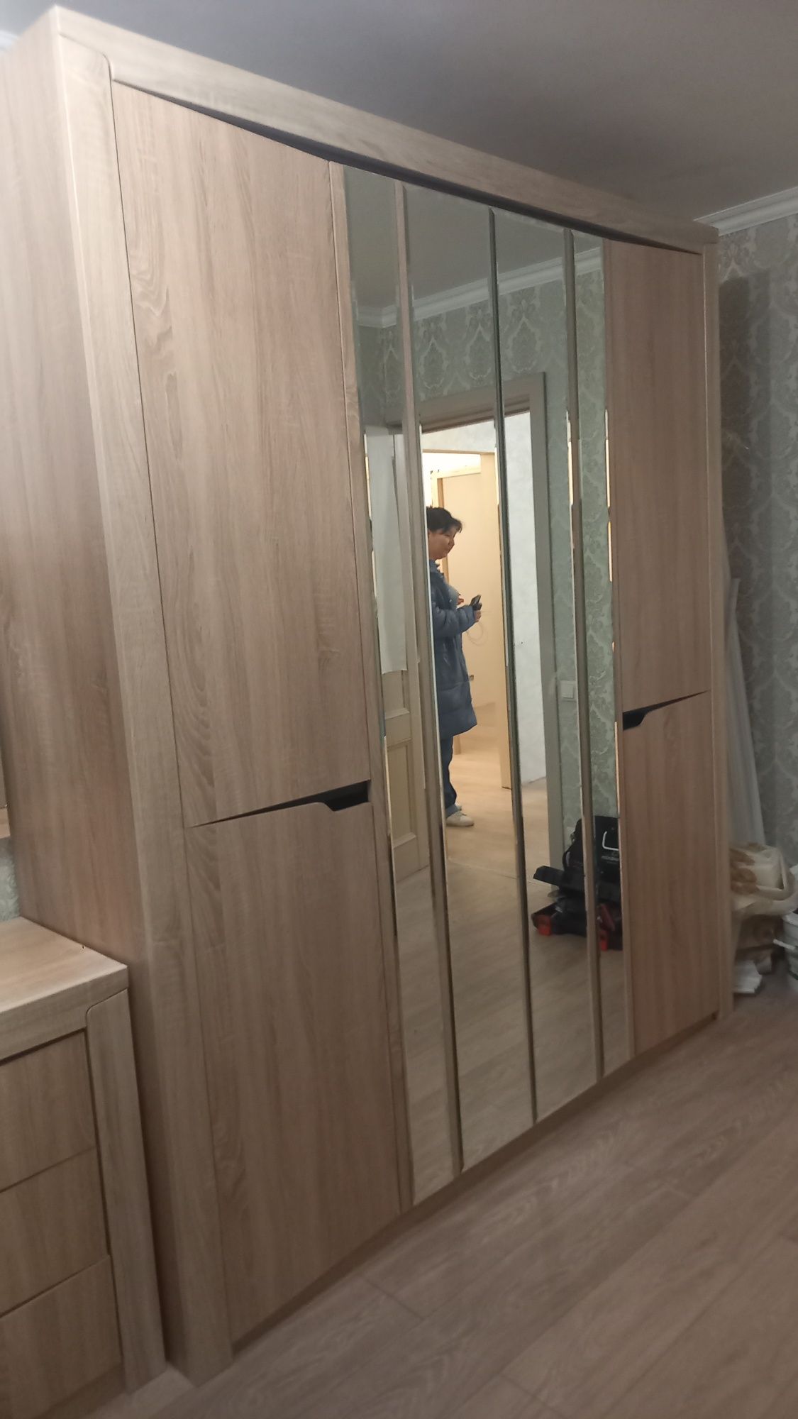 Продам качественный красивый спальный гарнитур