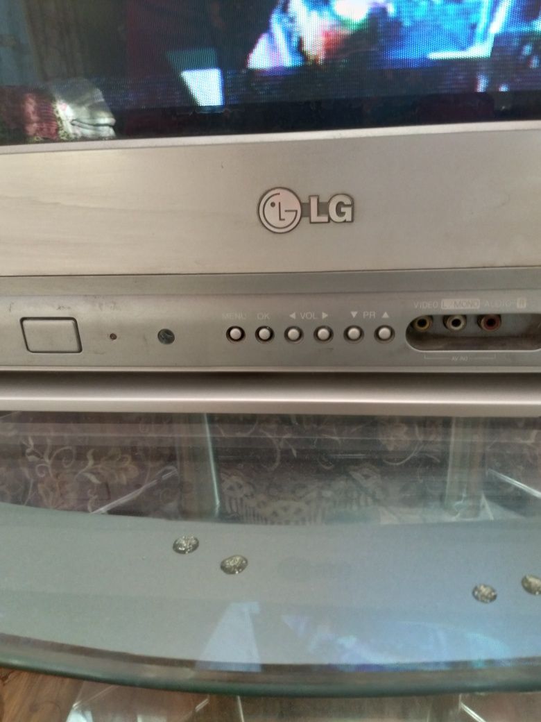 Телевизор LG большой диагональ 72d