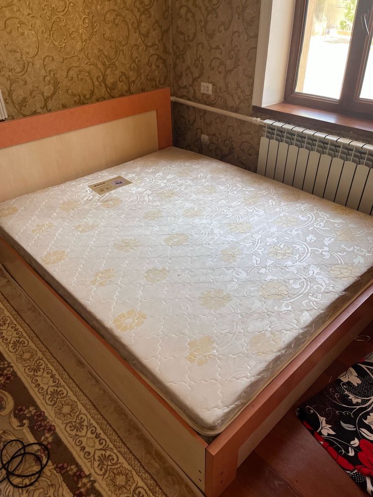 Спальный кровать