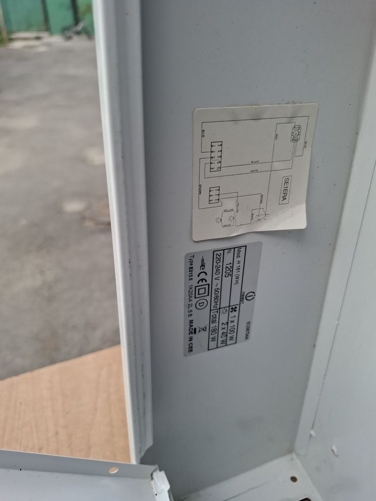 Продам вытежку новый Indesit