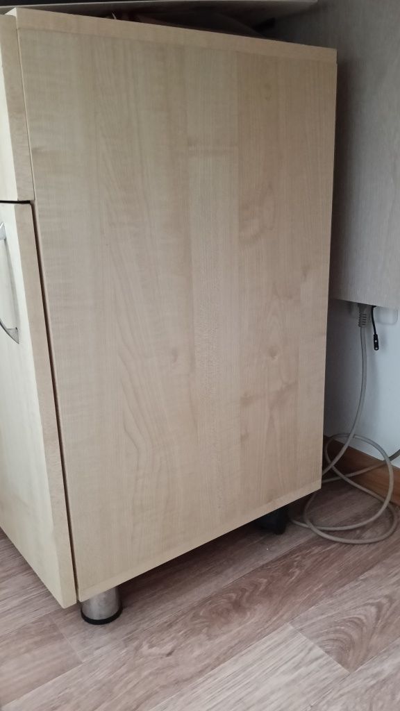 Продам письменный стол со шкафчиком (можно отдельно)