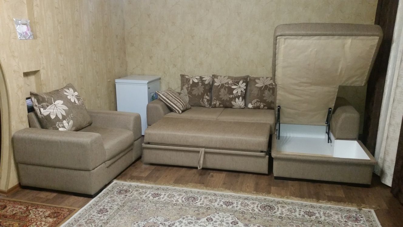 Продам угловой диван и кресло